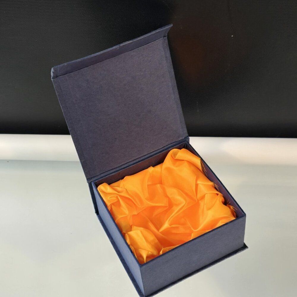 Empty Gift Box Fine Quality Crystal Artwork London Size 4" x 4" x 2"